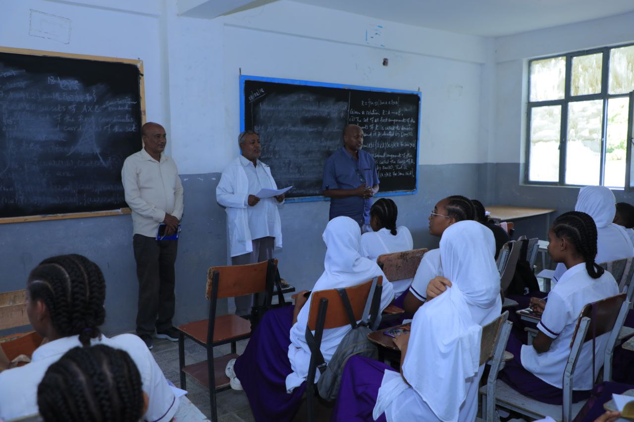 Teachers visiting a math classroom